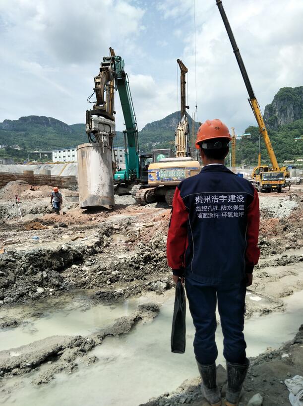 石阡縣萬金莊棚改項目旋挖孔樁施工